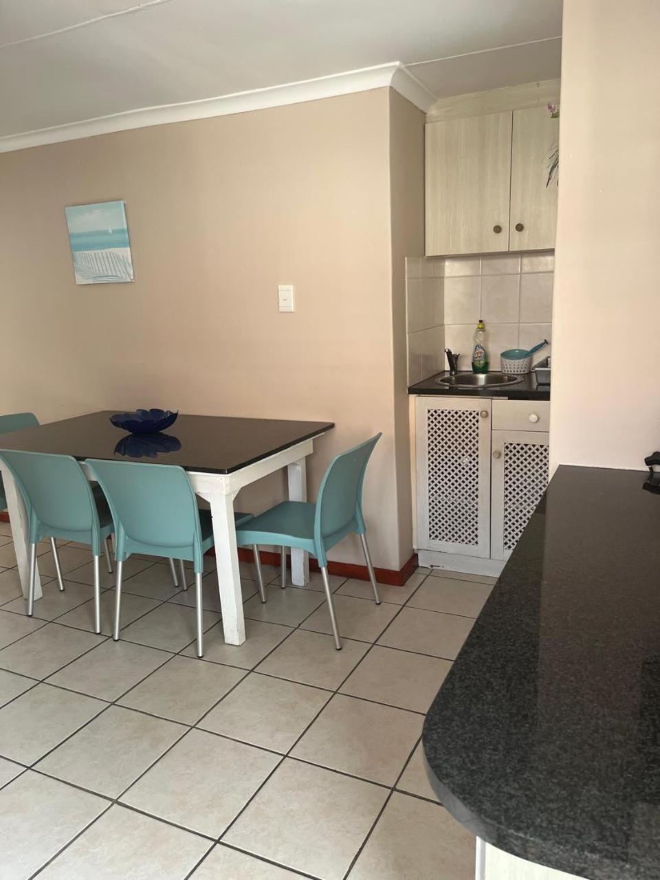 At Sta-Plus Guest House Port Elizabeth Exterior foto